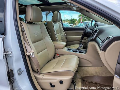 Used 2018 Jeep Grand Cherokee Overland AWD/4WD image 35