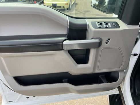 Used 2017 Ford F150 XLT AWD/4WD image 11
