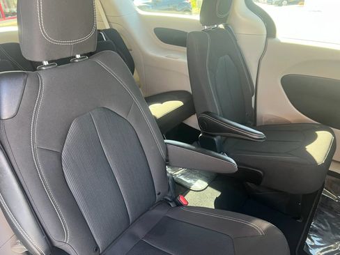 Used 2024 Chrysler Voyager LX FWD image 7