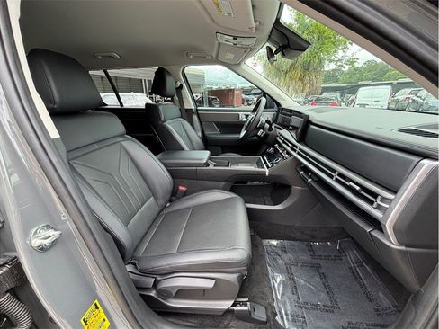 Used 2025 Hyundai Santa Fe SEL FWD image 40