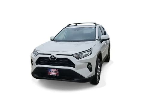 Used 2021 Toyota RAV4 XLE Premium FWD image 3