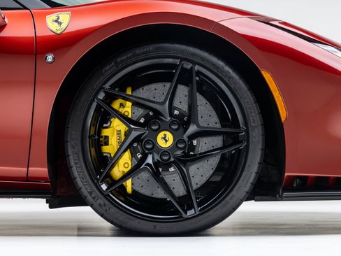 Certified 2022 Ferrari F8 Tributo RWD image 17