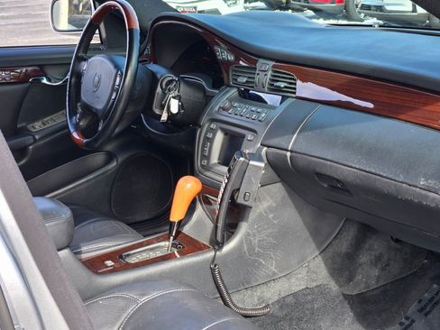 Used 2000 Cadillac De Ville DTS w/ Safety/Security Pkg image 7