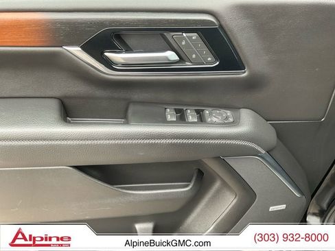 Used 2025 GMC Yukon XL Denali image 19