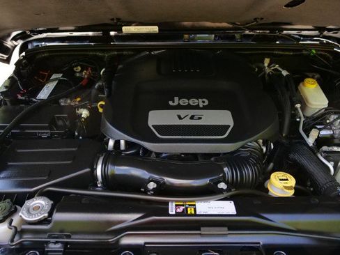 Used 2015 Jeep Wrangler Unlimited Sahara image 40