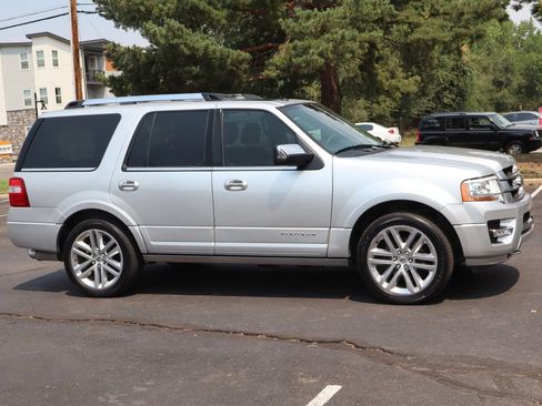 Used 2016 Ford Expedition Platinum AWD/4WD image 2