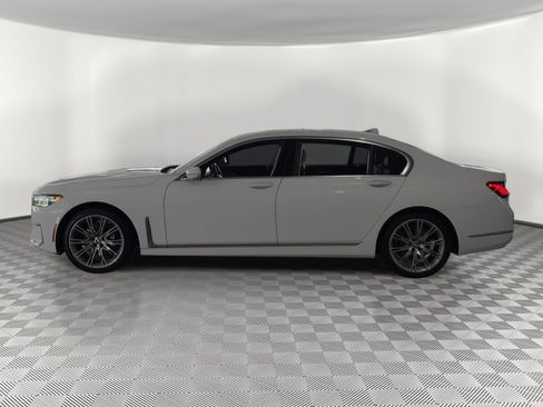 Used 2020 BMW 740i xDrive w/ Premium Package AWD/4WD image 2