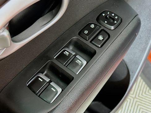 Used 2019 Kia Soul + image 17