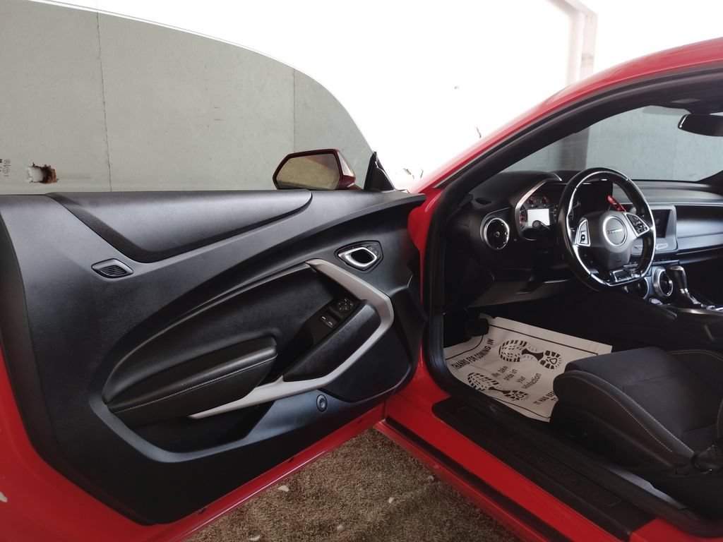 Used 2020 Chevrolet Camaro LT RWD image 17