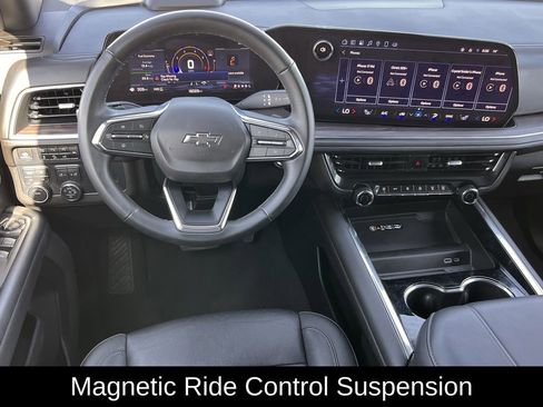 Used 2025 Chevrolet Suburban Z71 image 14