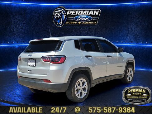 Used 2024 Jeep Compass Sport AWD/4WD image 4