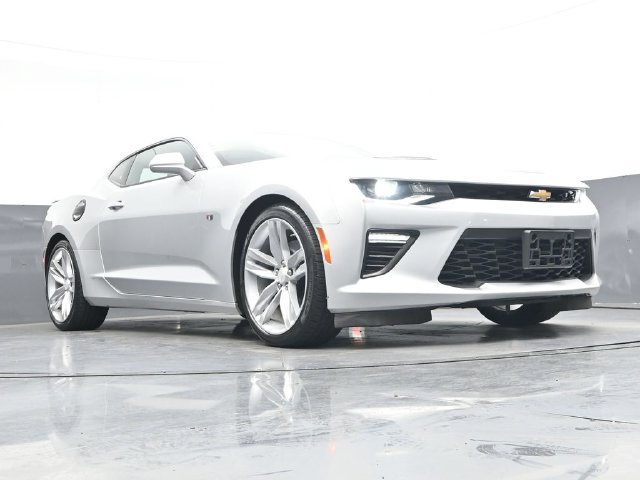 Used 2018 Chevrolet Camaro SS RWD image 30