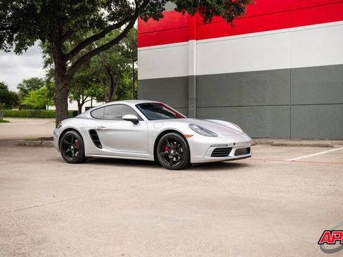 Used 2017 Porsche 718 Cayman RWD image 50