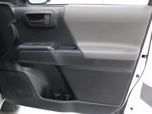 Used 2017 Toyota Tacoma SR RWD image 17
