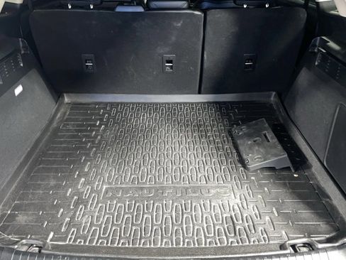 Used 2023 Lincoln Nautilus Standard w/ Premium Package image 9