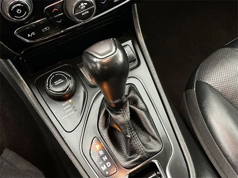 Used 2023 Jeep Cherokee Altitude Lux image 15