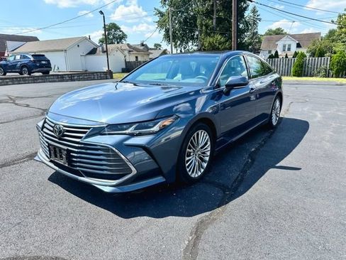 Used 2019 Toyota Avalon Limited FWD image 3