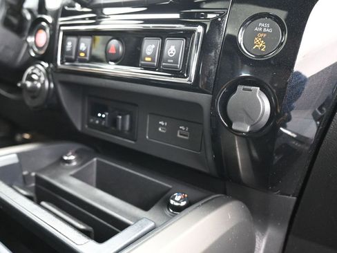 Used 2021 Nissan Titan Platinum Reserve w/ Moonroof Package image 53