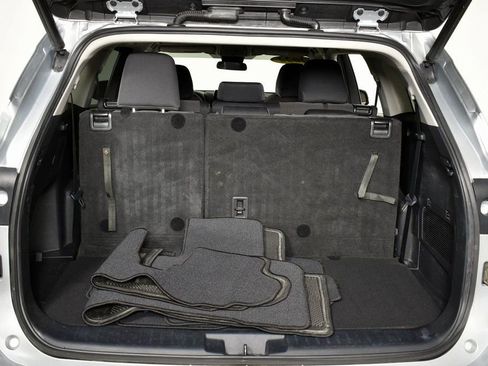 Certified 2022 Toyota Highlander LE image 24