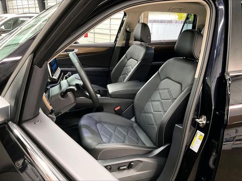 Used 2025 Volkswagen Atlas SE w/ Black Wheel Package image 26