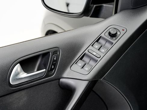 Used 2013 Volkswagen Tiguan S image 8