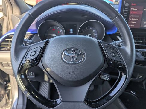 Used 2022 Toyota C-HR XLE image 27