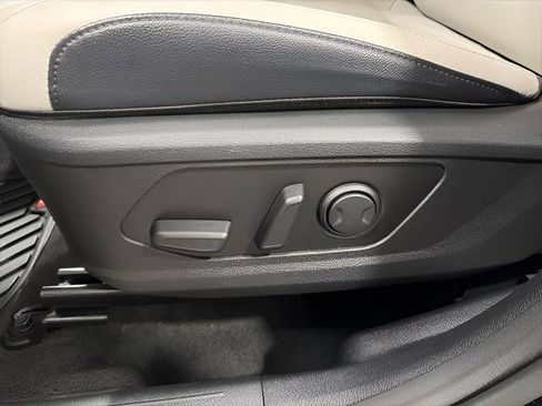 Used 2025 Kia Sportage EX w/ Premium Package FWD image 12