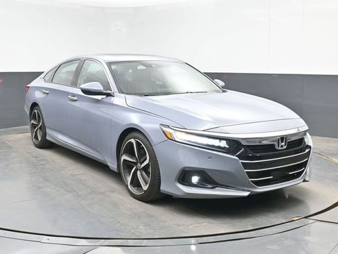 Used 2022 Honda Accord Touring image 2