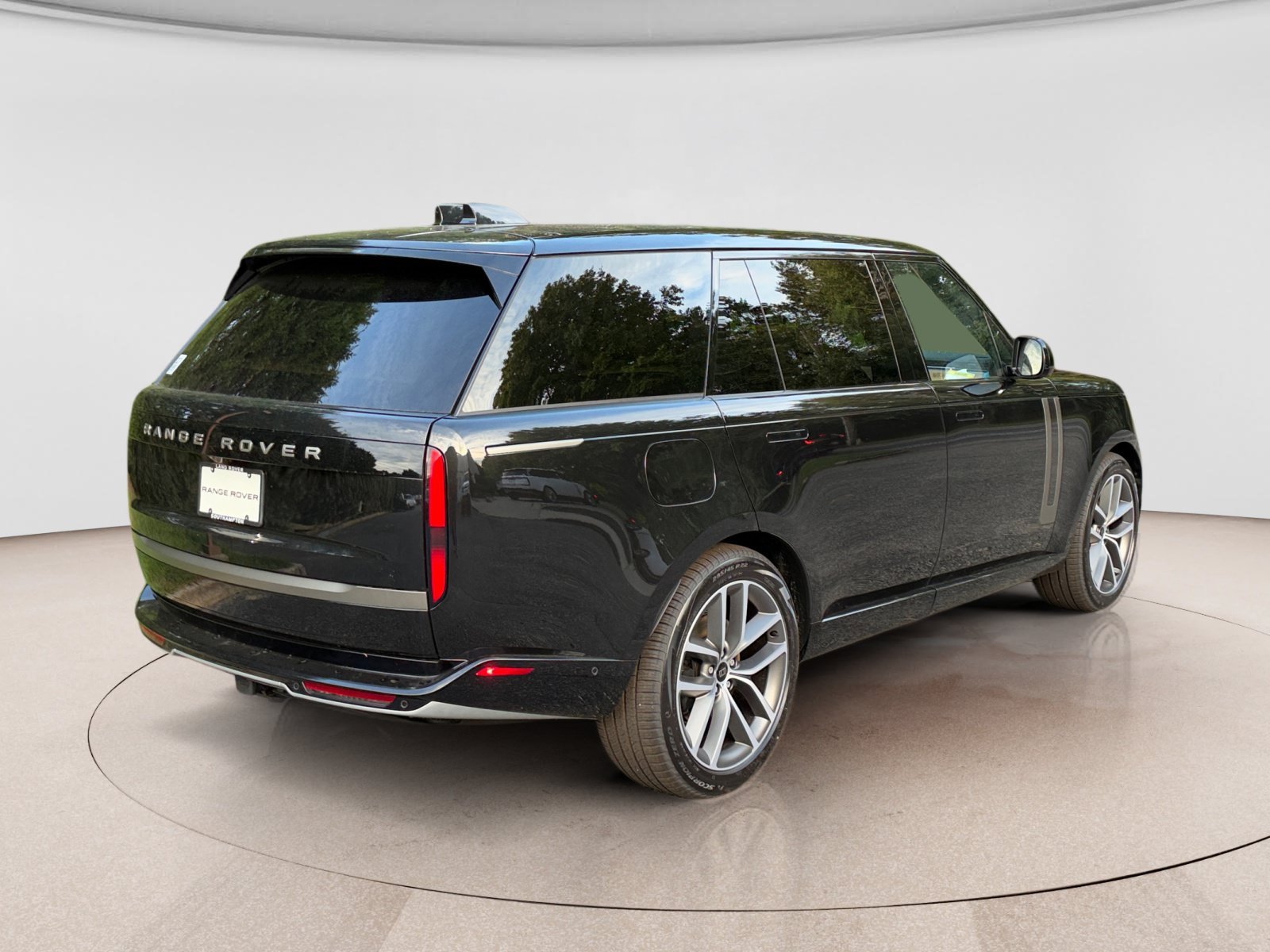 New 2027 Land Rover Range Rover Long Wheelbase SE AWD/4WD image 5