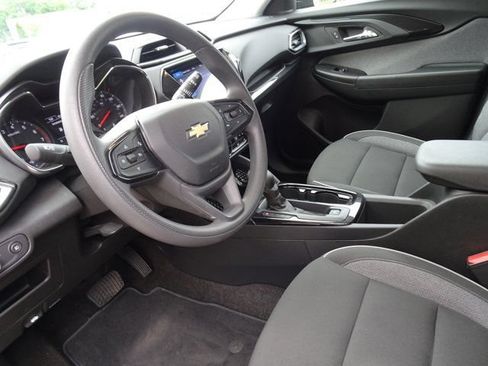 Used 2023 Chevrolet TrailBlazer LT w/ Convenience Package AWD/4WD image 12