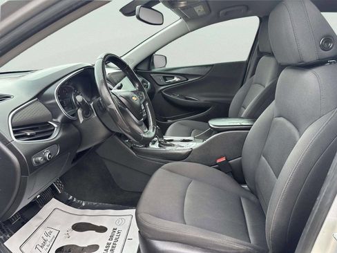 Used 2016 Chevrolet Malibu LT image 9