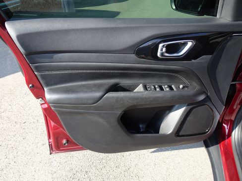 Used 2022 Jeep Compass Altitude image 11