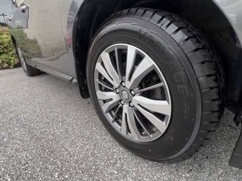 Used 2018 Nissan Pathfinder SV w/ Cargo Package AWD/4WD image 27