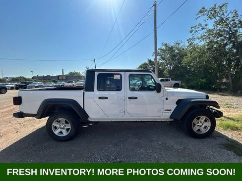 Used 2023 Jeep Gladiator Sport AWD/4WD image 2