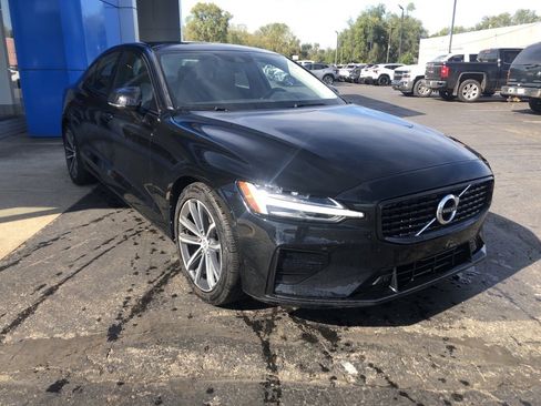 Used 2022 Volvo S60 B5 Momentum image 4