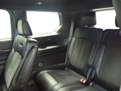 Used 2023 Jeep Grand Cherokee L Laredo image 24