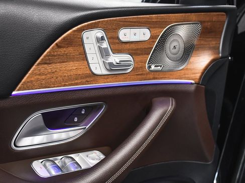 Used 2023 Mercedes-Benz GLS 450 4MATIC image 10