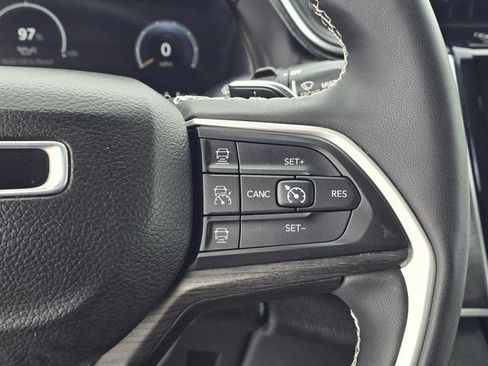 Used 2023 Jeep Grand Cherokee L Limited image 19