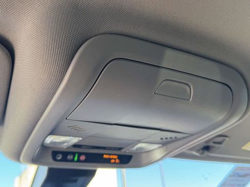 Used 2024 GMC Terrain SLE w/ Driver Convenience Package image 30