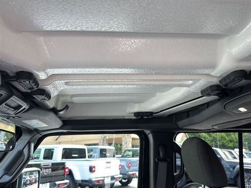 Used 2024 Jeep Wrangler Unlimited Rubicon w/ Convenience Group AWD/4WD image 17