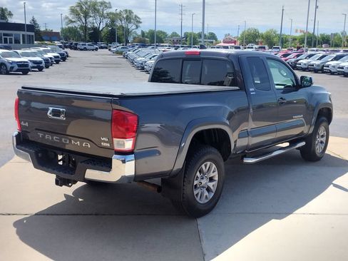 Used 2016 Toyota Tacoma SR5 w/ SR5 Appearance Package (SN) AWD/4WD image 5