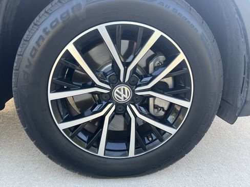 Used 2021 Volkswagen Tiguan SE FWD image 10