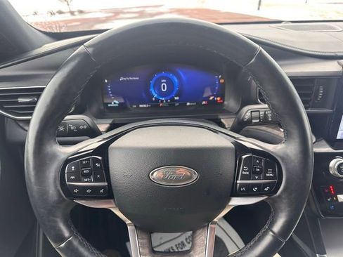 Used 2022 Ford Explorer Platinum w/ Equipment Group 601A image 16
