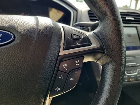 Used 2020 Ford Fusion SE image 25
