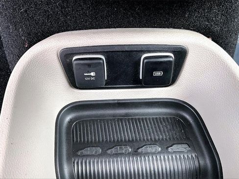 Used 2017 Chrysler Pacifica Touring-L image 33