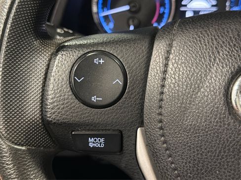 Used 2018 Toyota Corolla LE FWD image 22