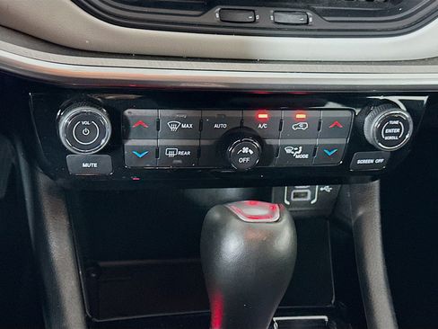 Used 2025 Jeep Compass Limited image 23