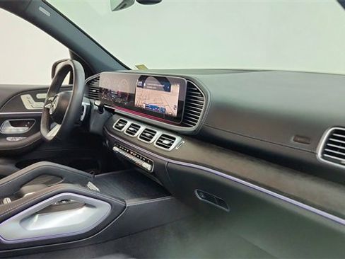 Used 2025 Mercedes-Benz GLS 450 4MATIC image 21
