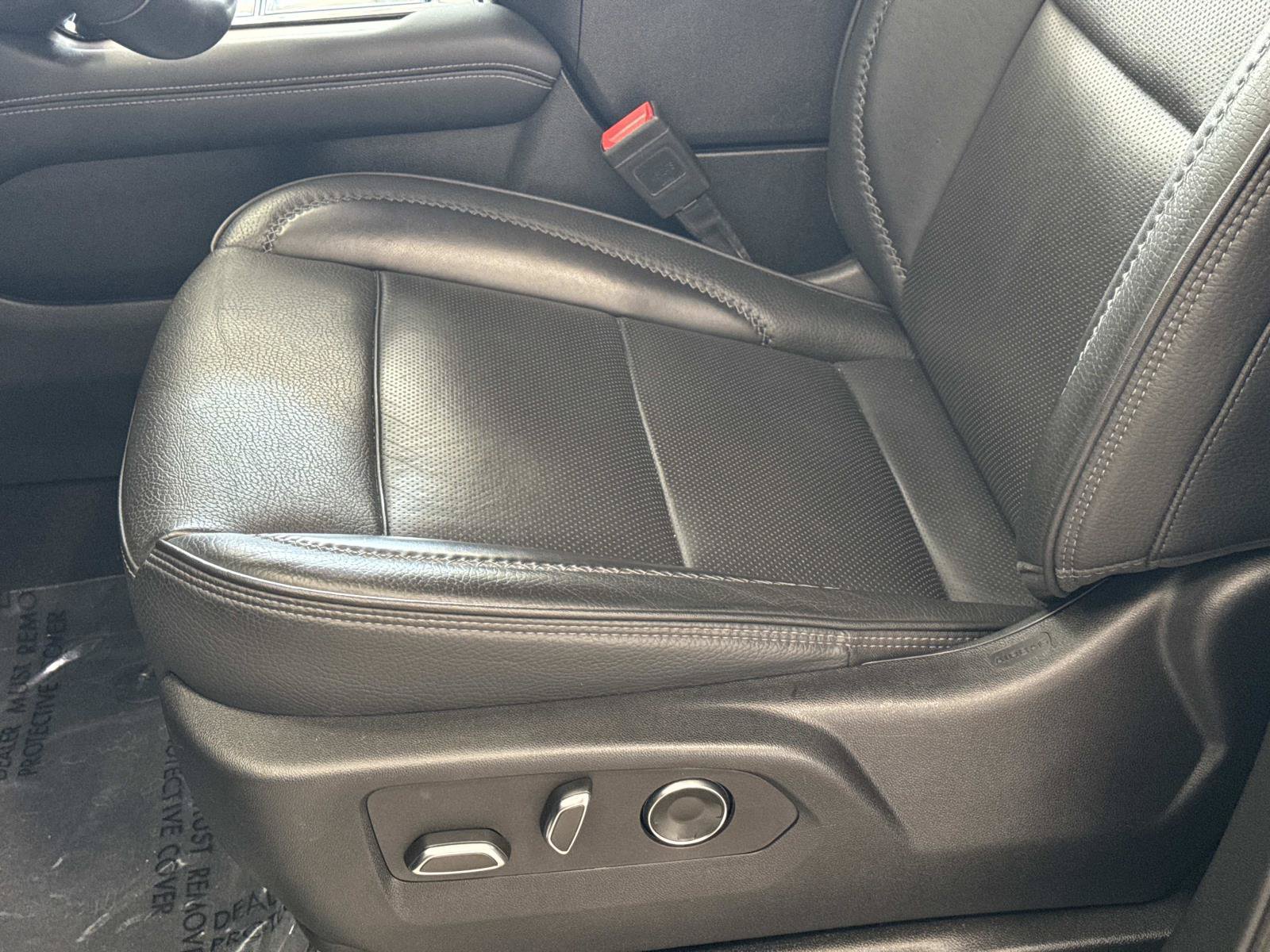 Used 2025 GMC Yukon Denali RWD image 12