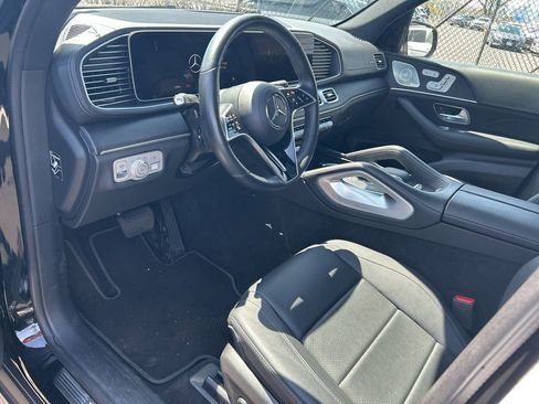Used 2025 Mercedes-Benz GLS 450 4MATIC image 5